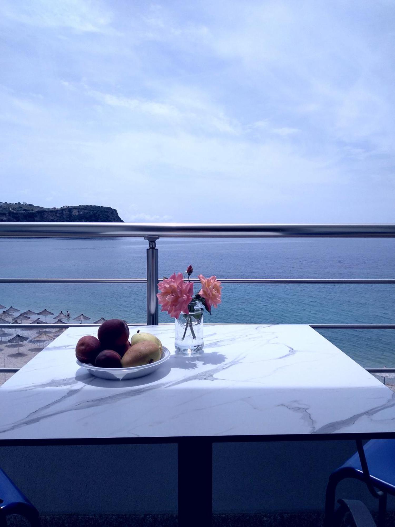 Nadim Rooms Himare Exteriör bild
