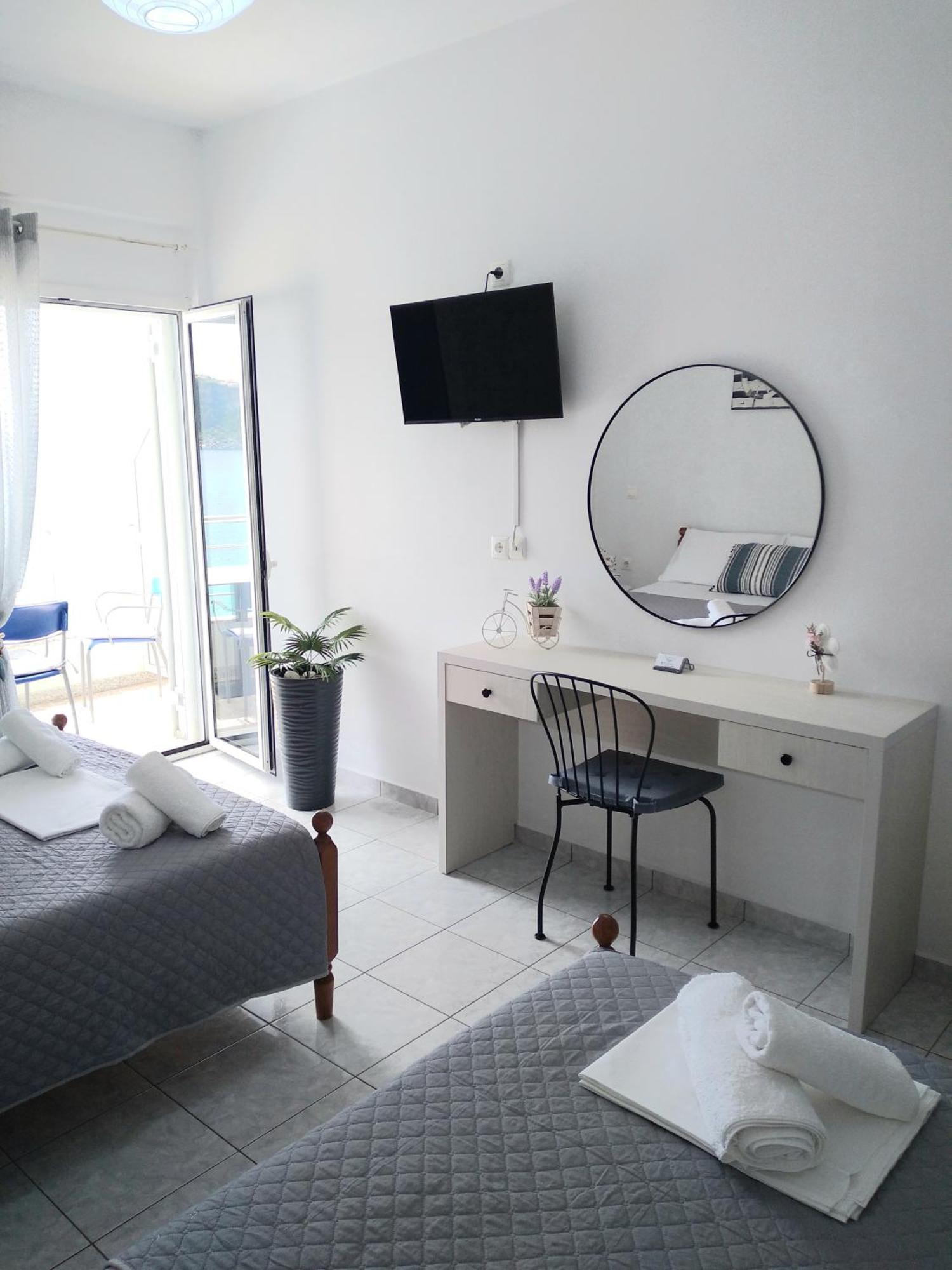 Nadim Rooms Himare Exteriör bild