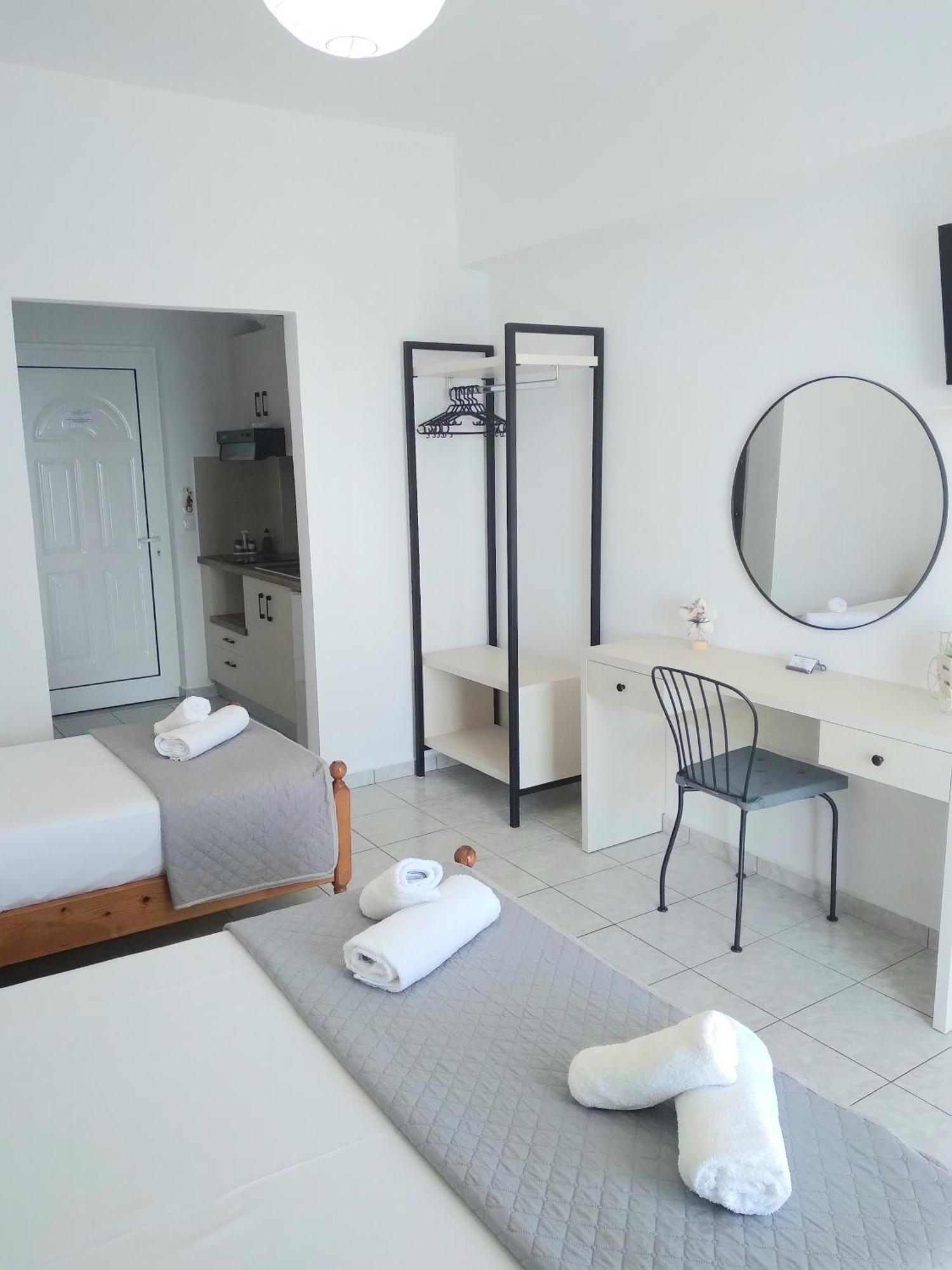 Nadim Rooms Himare Exteriör bild